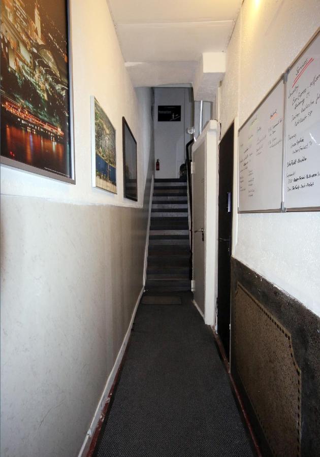 The Penny Pincher Inn Кьолн Екстериор снимка